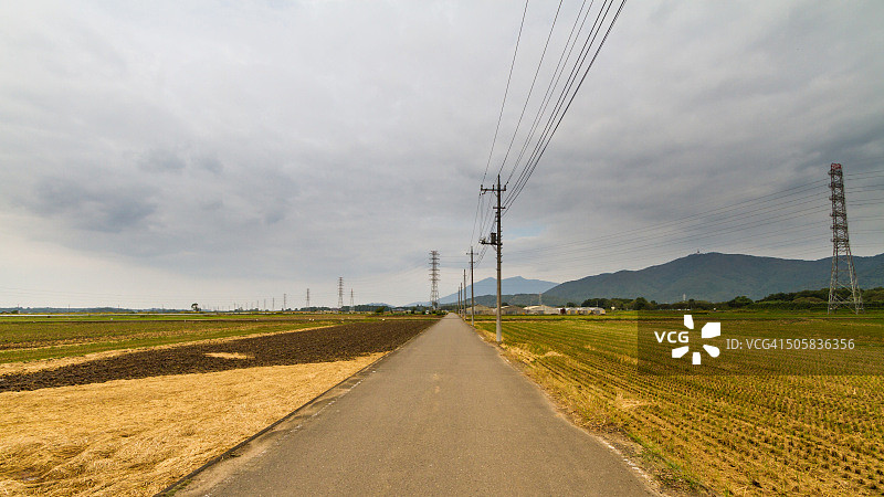 筑波市的暴风雨田野图片素材