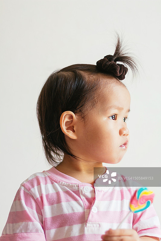 等待妈妈回来图片素材