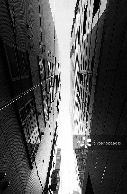 办公楼的狭窄空间图片素材