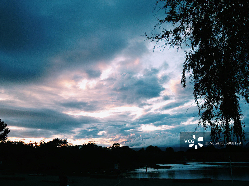 照亮阳光图片素材