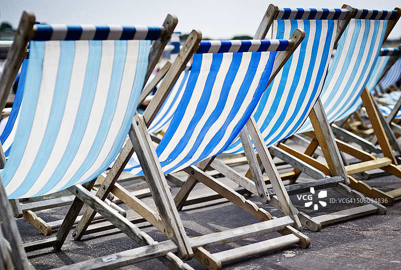 蓝色沙滩椅图片素材