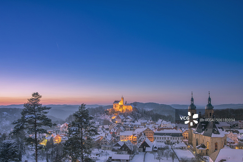 弗兰肯瑞士的冬季景观，黄昏时分的格斯魏恩斯坦图片素材