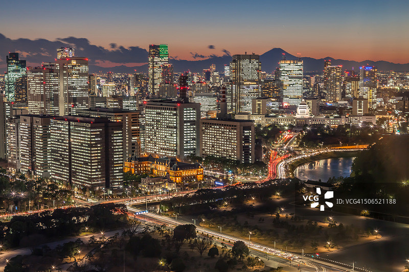 日本东京丸之内地区夜景图片素材