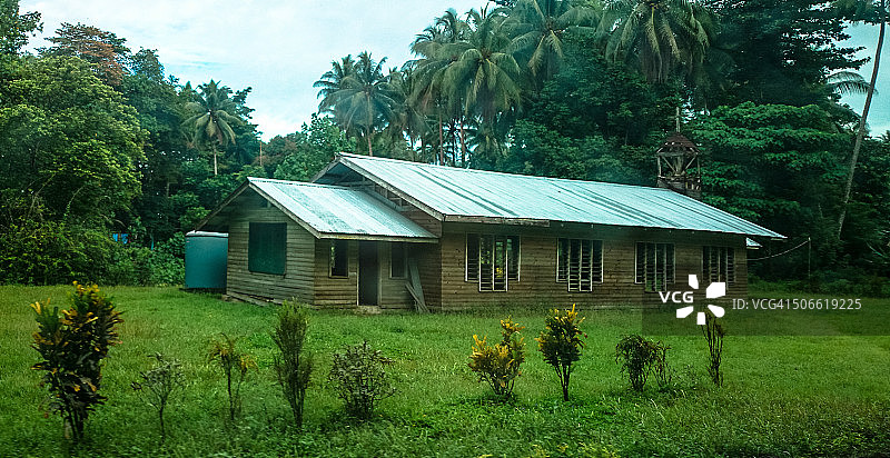 马努斯岛上废弃的教堂建筑图片素材