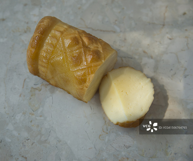 来自波兰的奥斯ypek烟熏奶酪图片素材