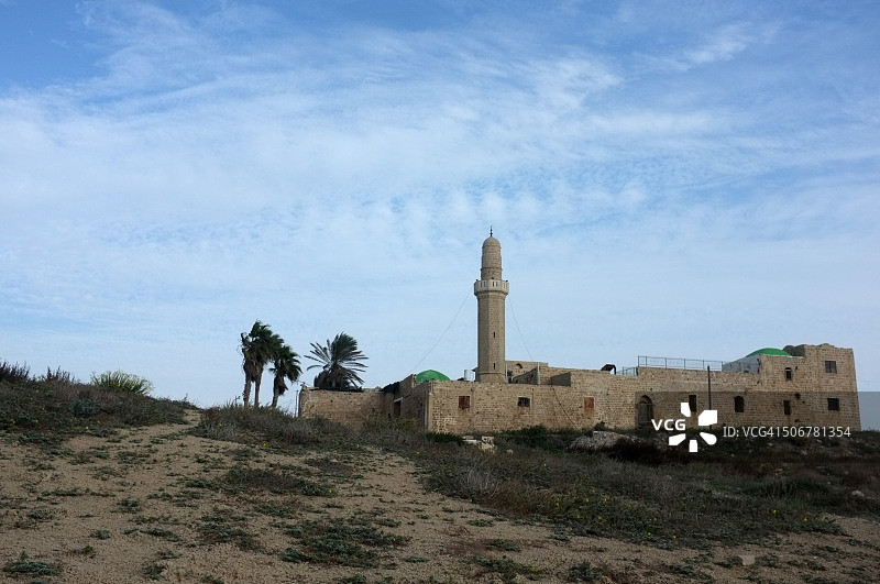 海岸悬崖上的西德尼·阿里清真寺图片素材