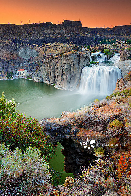 肖肖尼瀑布的夏日日落图片素材