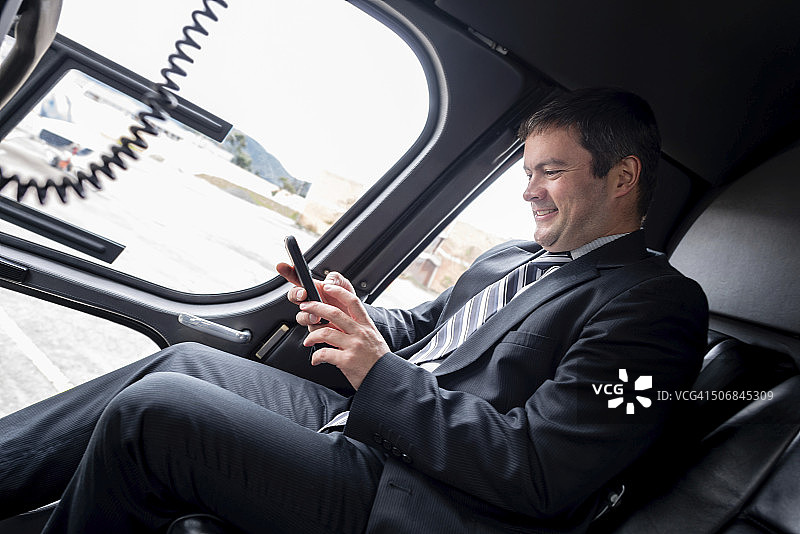 乘坐直升机的商人图片素材