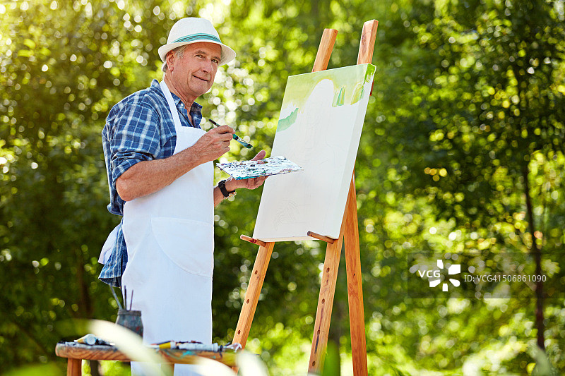 他周围充满了灵感图片素材