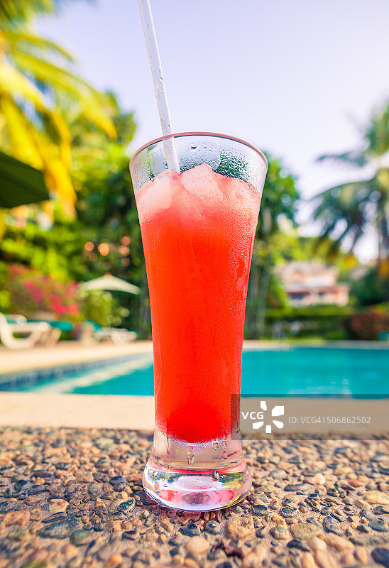 泳池饮品图片素材