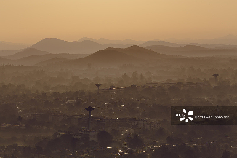 日出时分从克鲁斯山丘看奥尔金图片素材