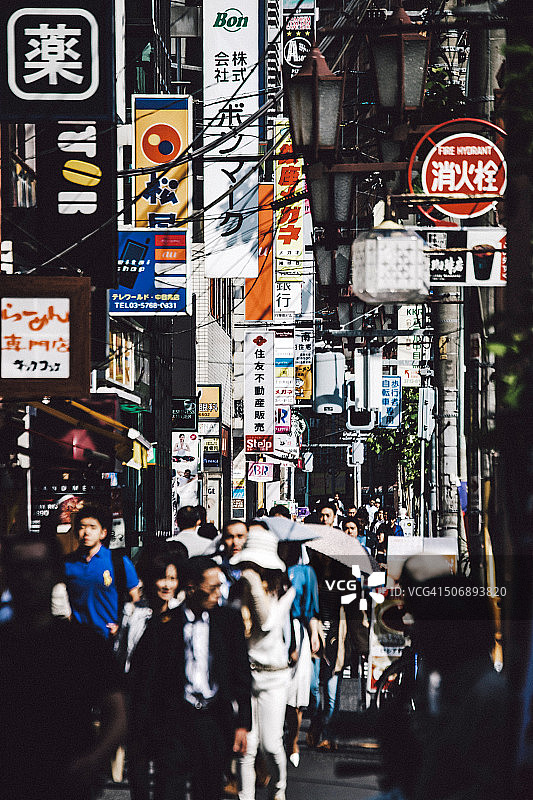东京目黑区的清晨人群图片素材