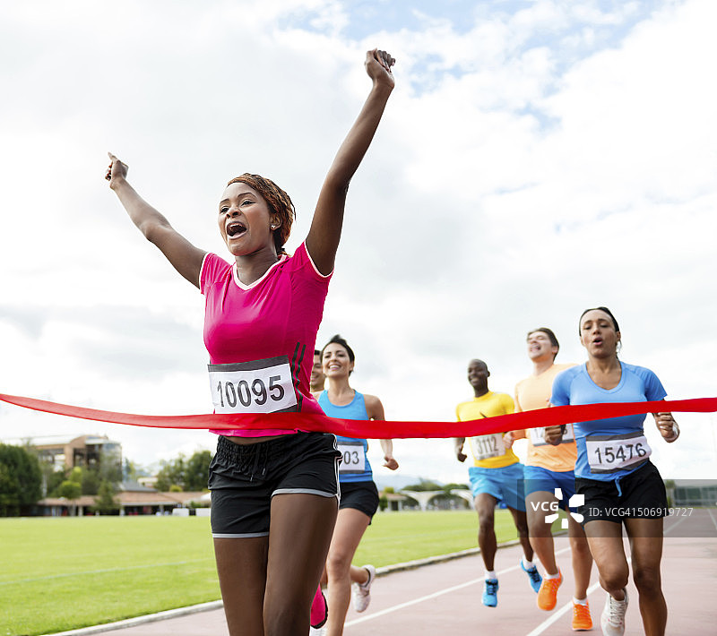 女人跑马拉松图片素材