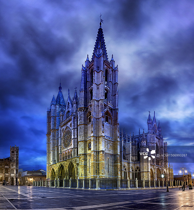 西班牙莱昂大教堂图片素材