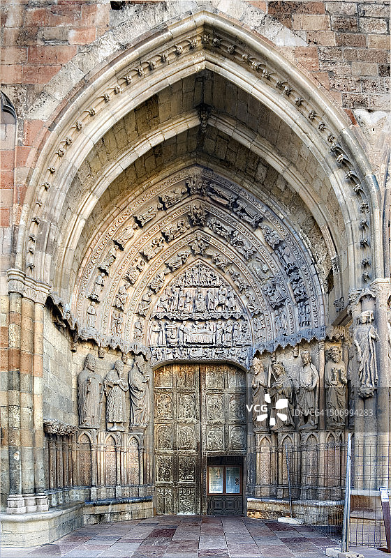 西班牙莱昂大教堂图片素材