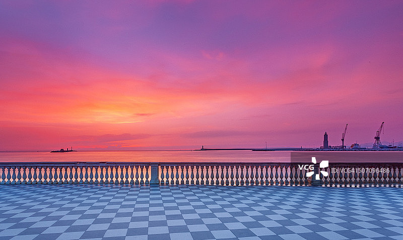 意大利托斯卡纳利沃诺马斯卡尼露台图片素材