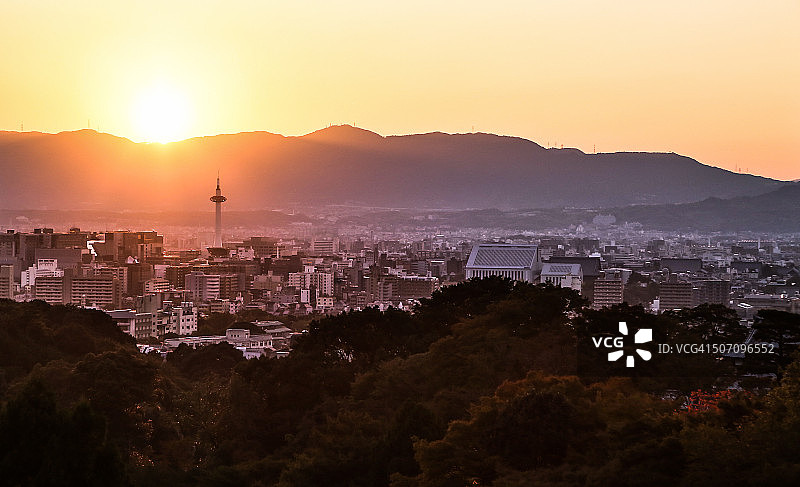 日本京都清水寺京都塔日落图片素材