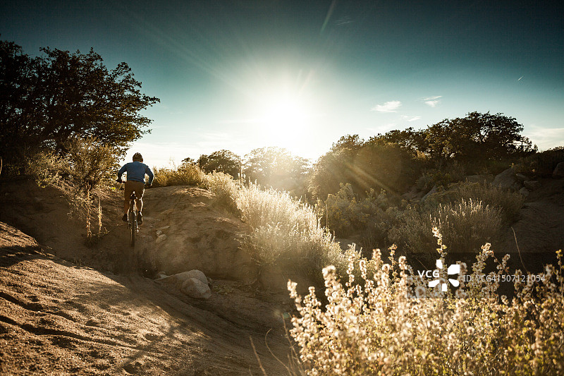 自然健身男士风景图片素材