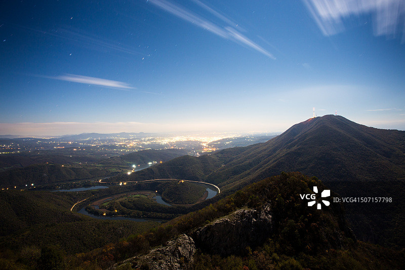 卡布拉尔山顶夜景图片素材