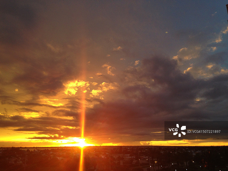 照亮阳光图片素材