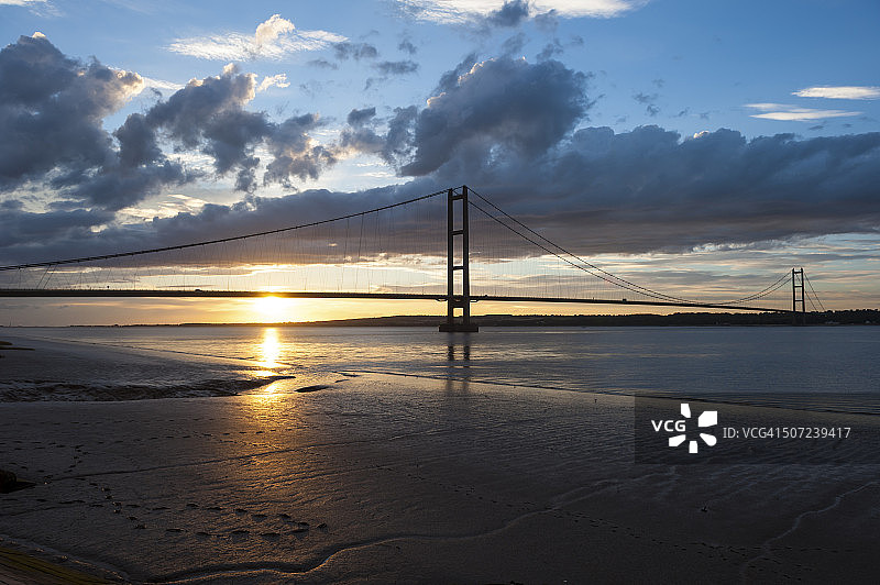 亨伯桥日落图片素材