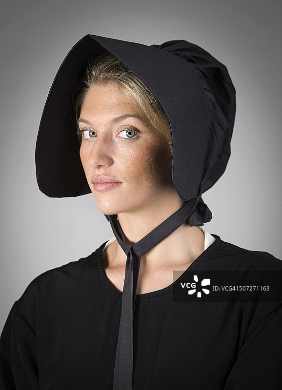 真实的阿米什门诺会年轻女子图片素材