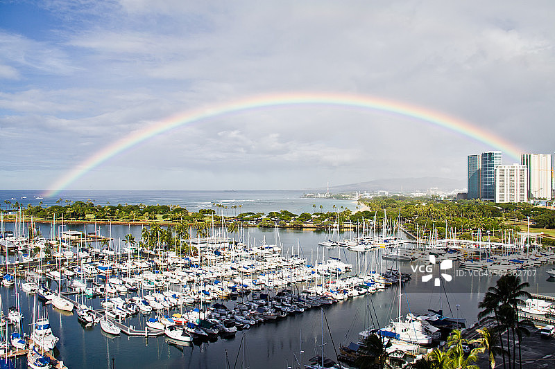 阿拉怀港上空的彩虹图片素材