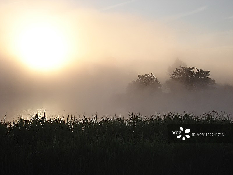 雾中的岛屿图片素材