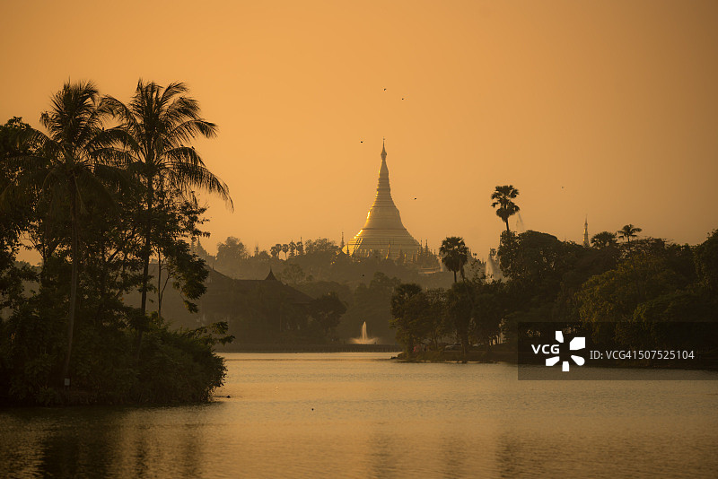缅甸仰光瑞光大金塔图片素材