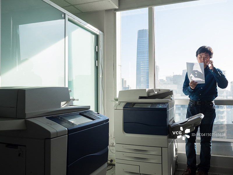 在职亚洲商人图片素材