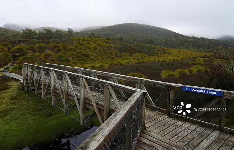 罗尼溪上的人行桥图片素材