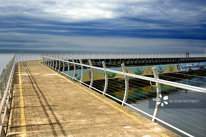 维多利亚防波堤海堤走道图片素材