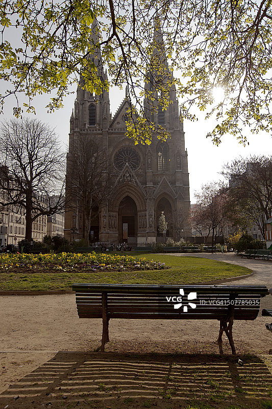 从塞缪尔·卢梭花园看到的圣克洛蒂尔德教堂图片素材