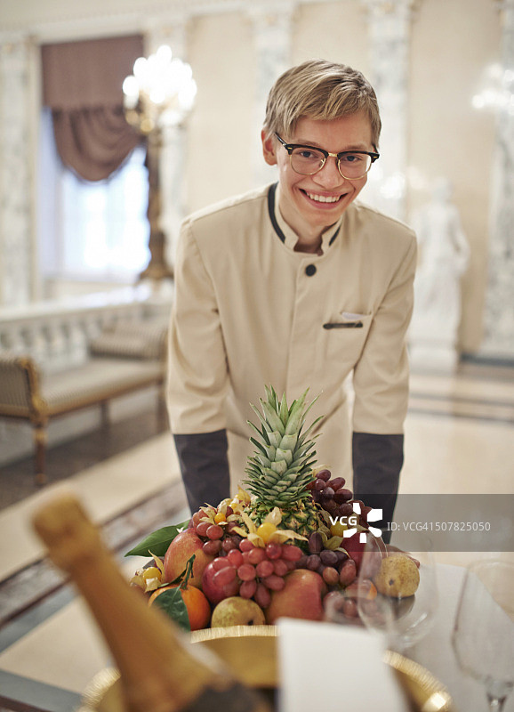 豪华酒店里的服务员图片素材