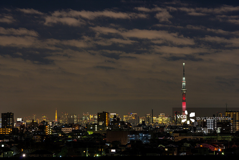 东京晴空塔和东京塔的“凯洛·伦”灯光秀图片素材
