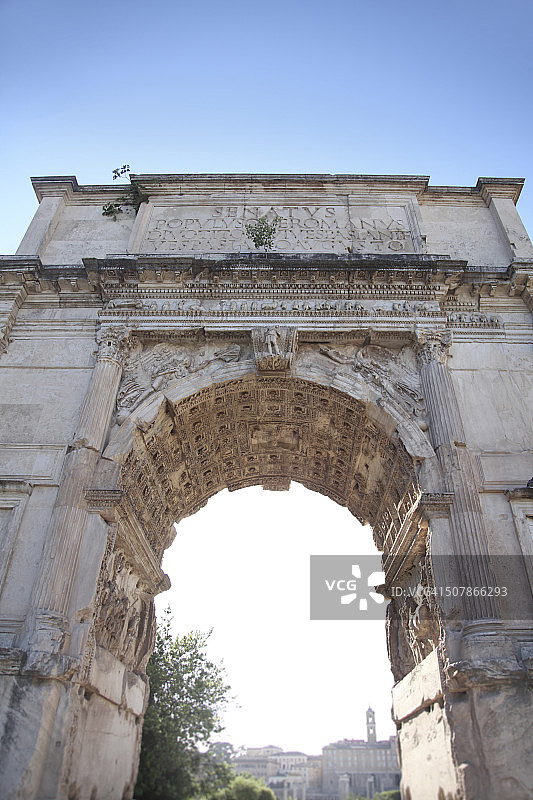 帕拉蒂尼山上提图斯凯旋门图片素材