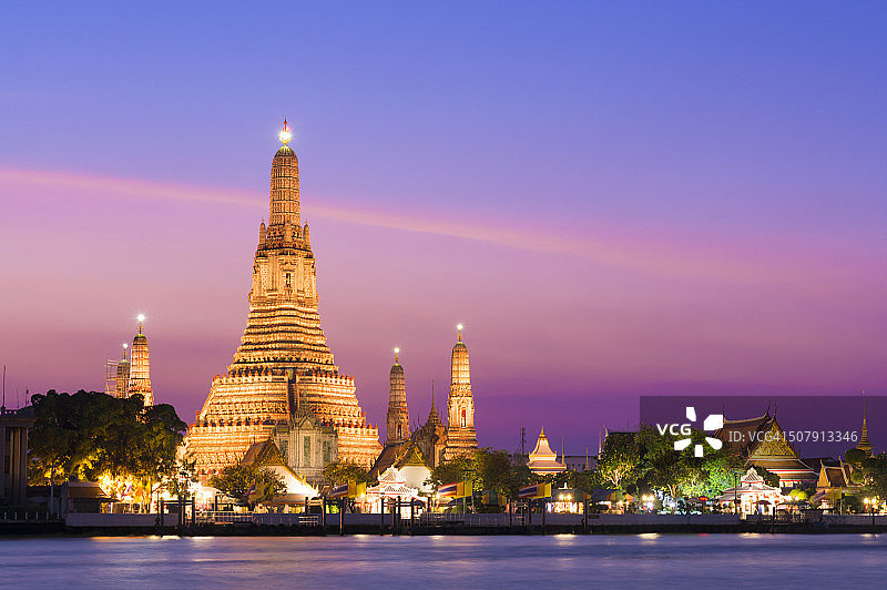泰国曼谷郑王庙日落美景图片素材