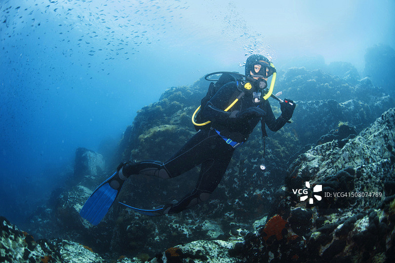 水肺潜水员图片素材