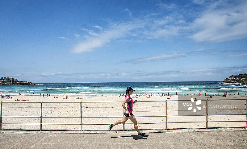 在邦迪海滩跑步图片素材