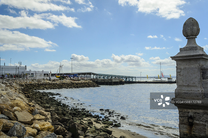 葡萄牙里斯本卡尔卡韦卢斯海滩的白天景色图片素材