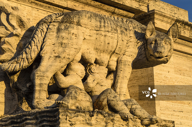 卡比托利欧母狼哺育罗穆卢斯和雷穆斯双胞胎雕像图片素材