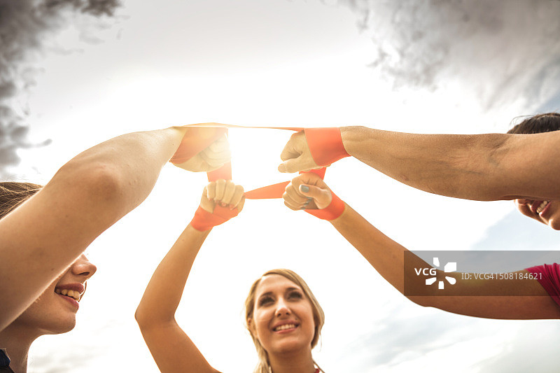 青少年团队合作图片素材