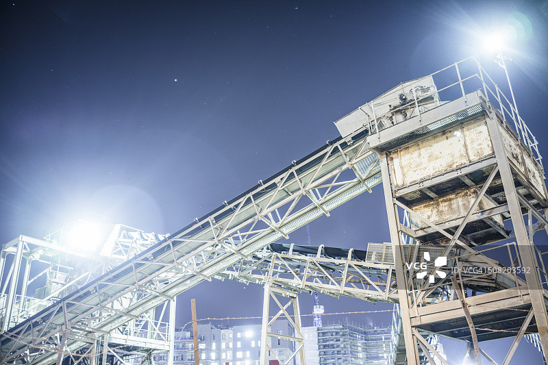 泛光照明的传送带图片素材