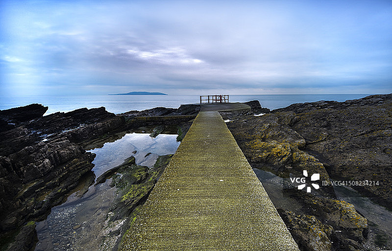 乌云密布的天空图片素材