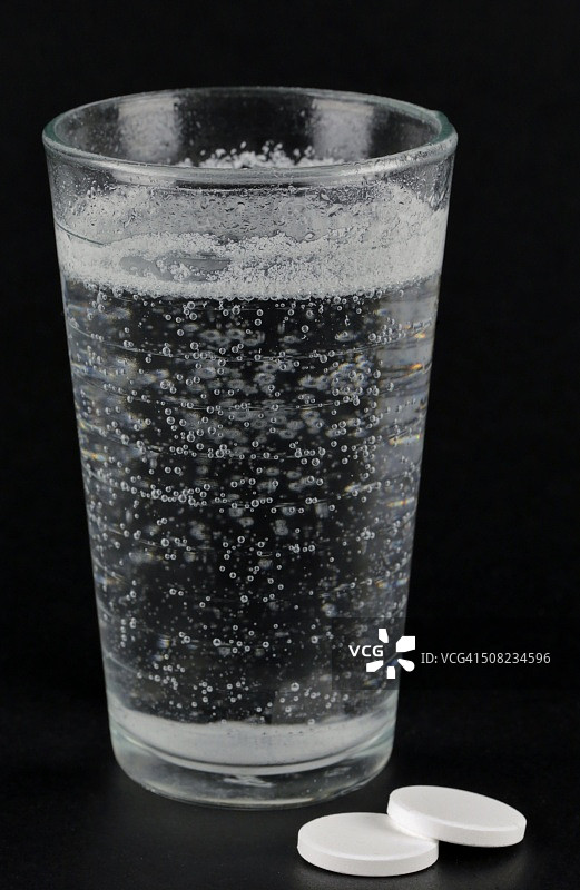 泡腾片在水中溶解图片素材