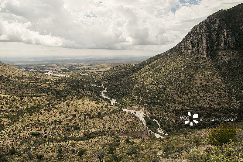 瓜达卢佩山国家公园的晚春景色图片素材