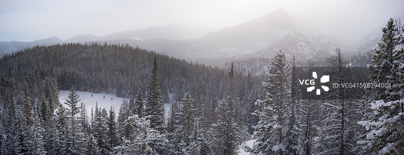 朗斯峰的冬季景色图片素材
