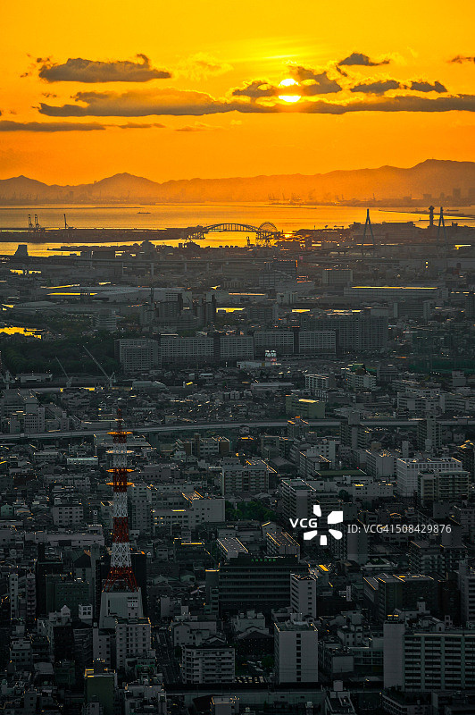 日本大阪港与城市天际线日落景观图片素材