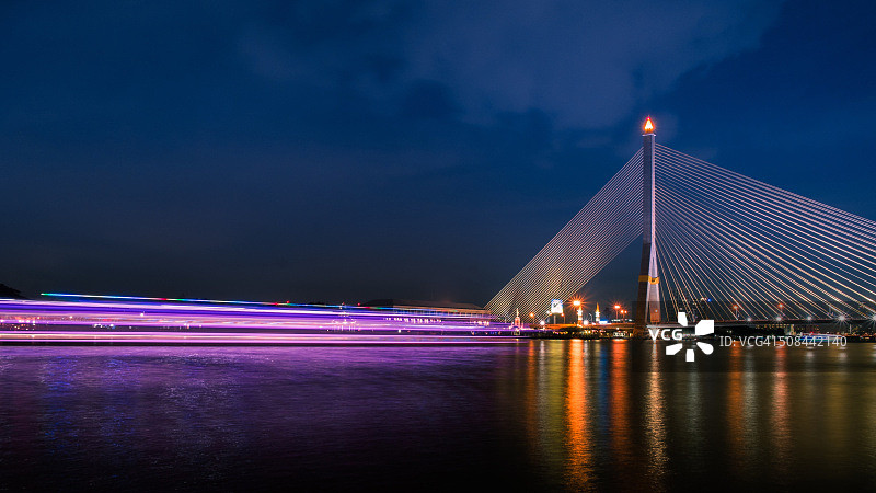 夜晚的河流图片素材