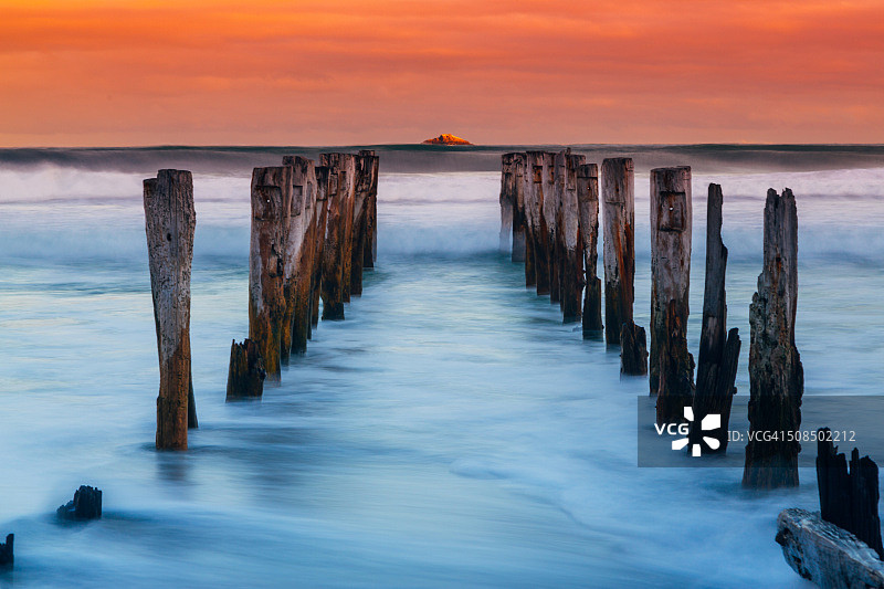 新西兰圣克莱尔海滩码头图片素材